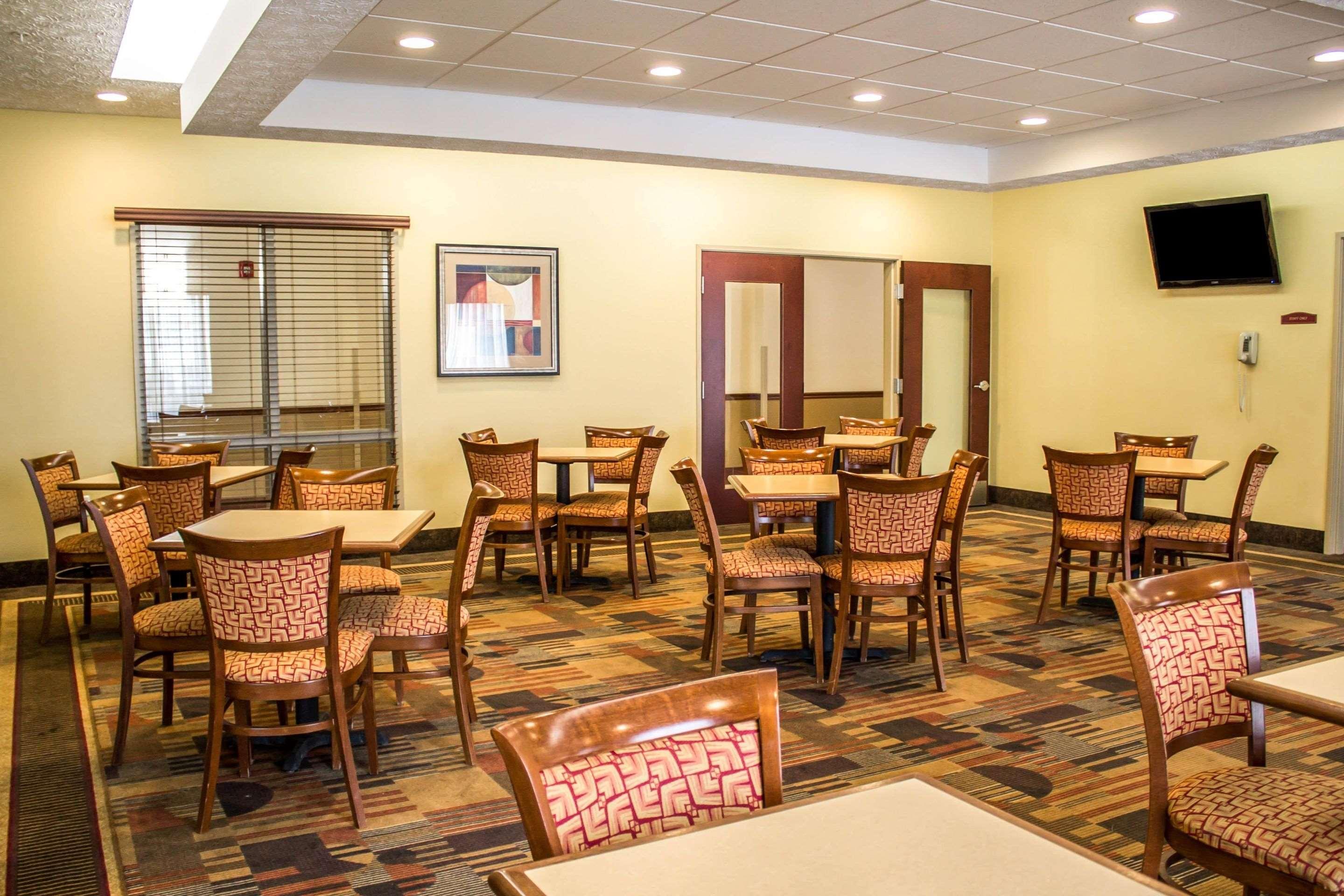 Comfort Inn & Suites Kent - University Area Exterior photo