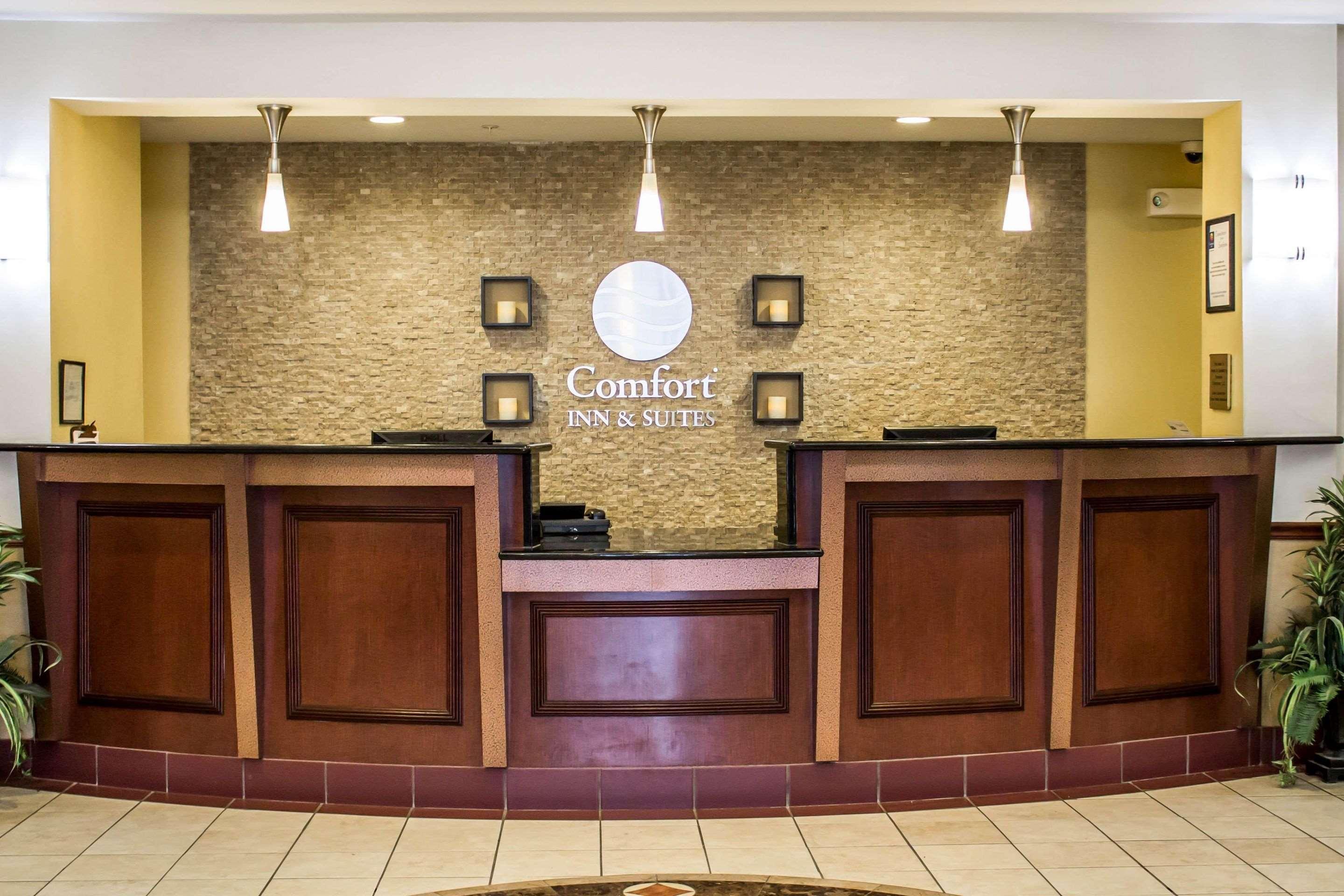 Comfort Inn & Suites Kent - University Area Exterior photo