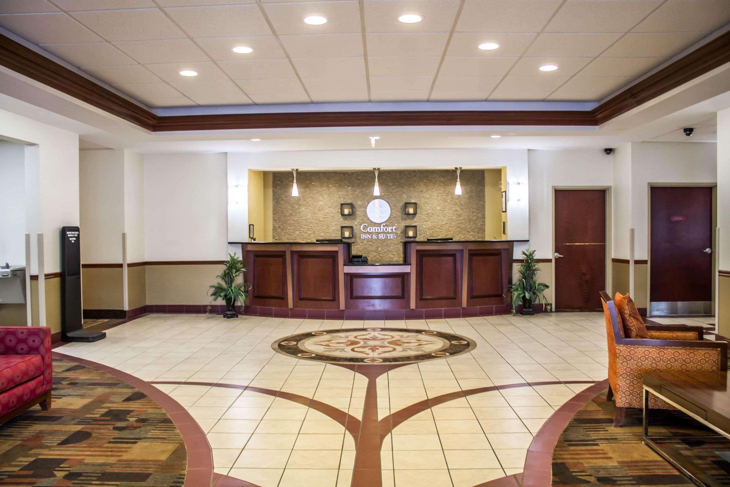 Comfort Inn & Suites Kent - University Area Exterior photo